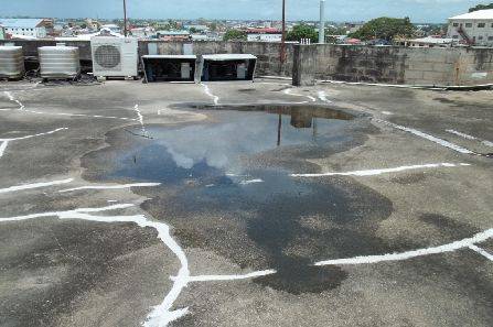 cotractor pouring cocrete on roof in Jamaica